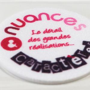 Zoom sur le sticker screen cleaner - patch microfibre rond et personnalisé